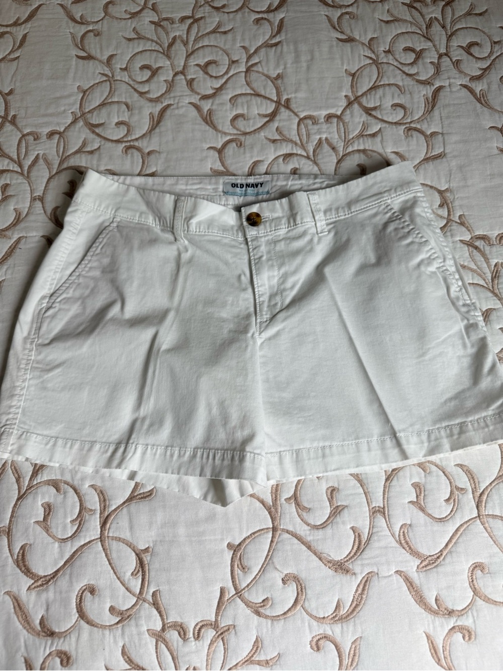 Old Navy White Cotton Casual Women's Shorts with Front Pockets